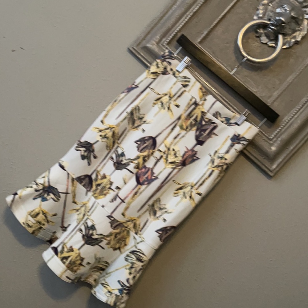 Women's Minty green .Skirt With Floral Motif.  Halfulenstun